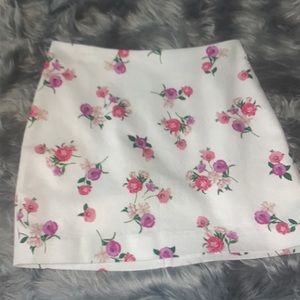 Express white floral back zip skirt